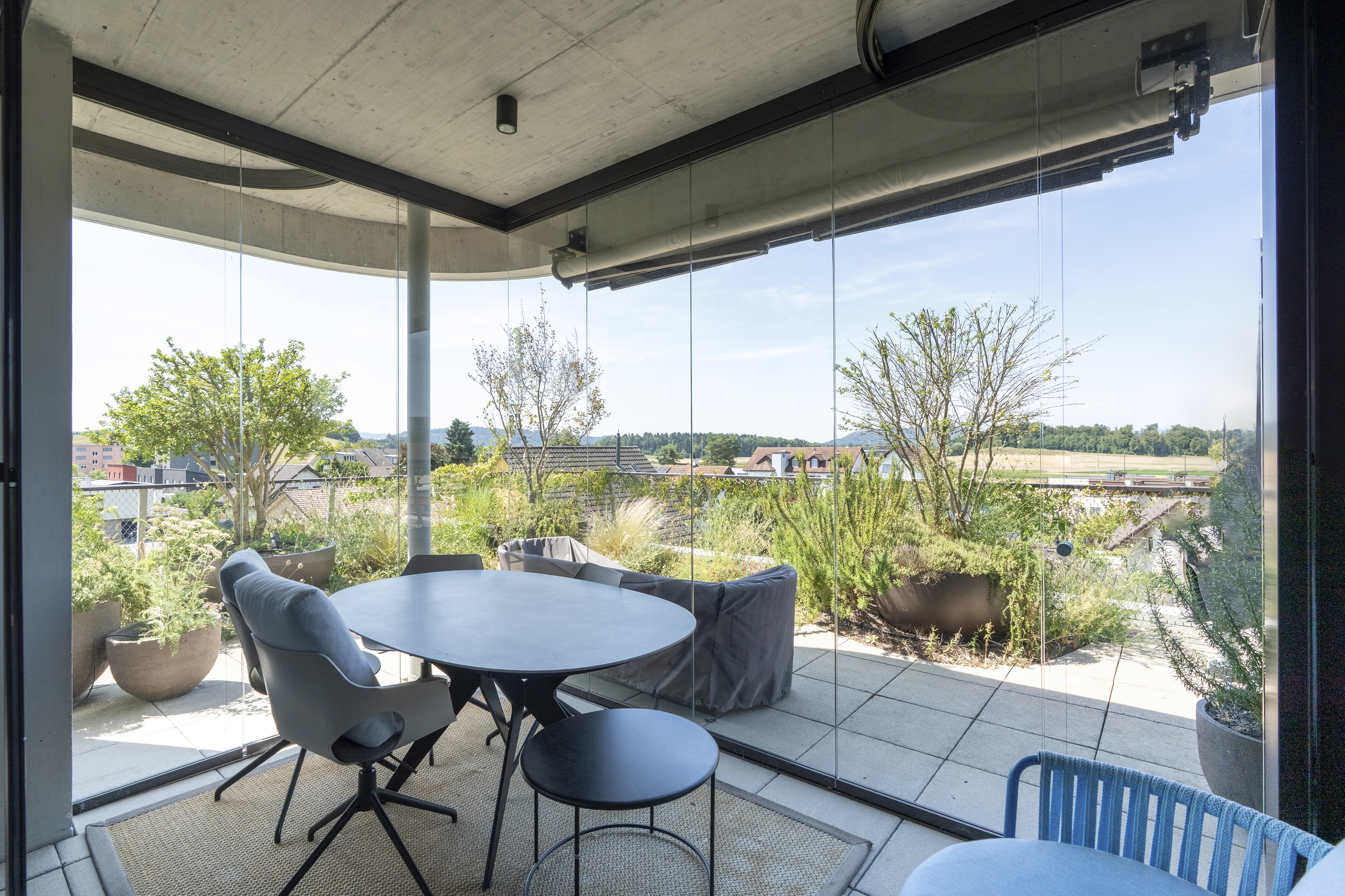 Grosszügige 4.5-Zimmer-Attikawohnung mit Gartenoase und Weitblick - 2
