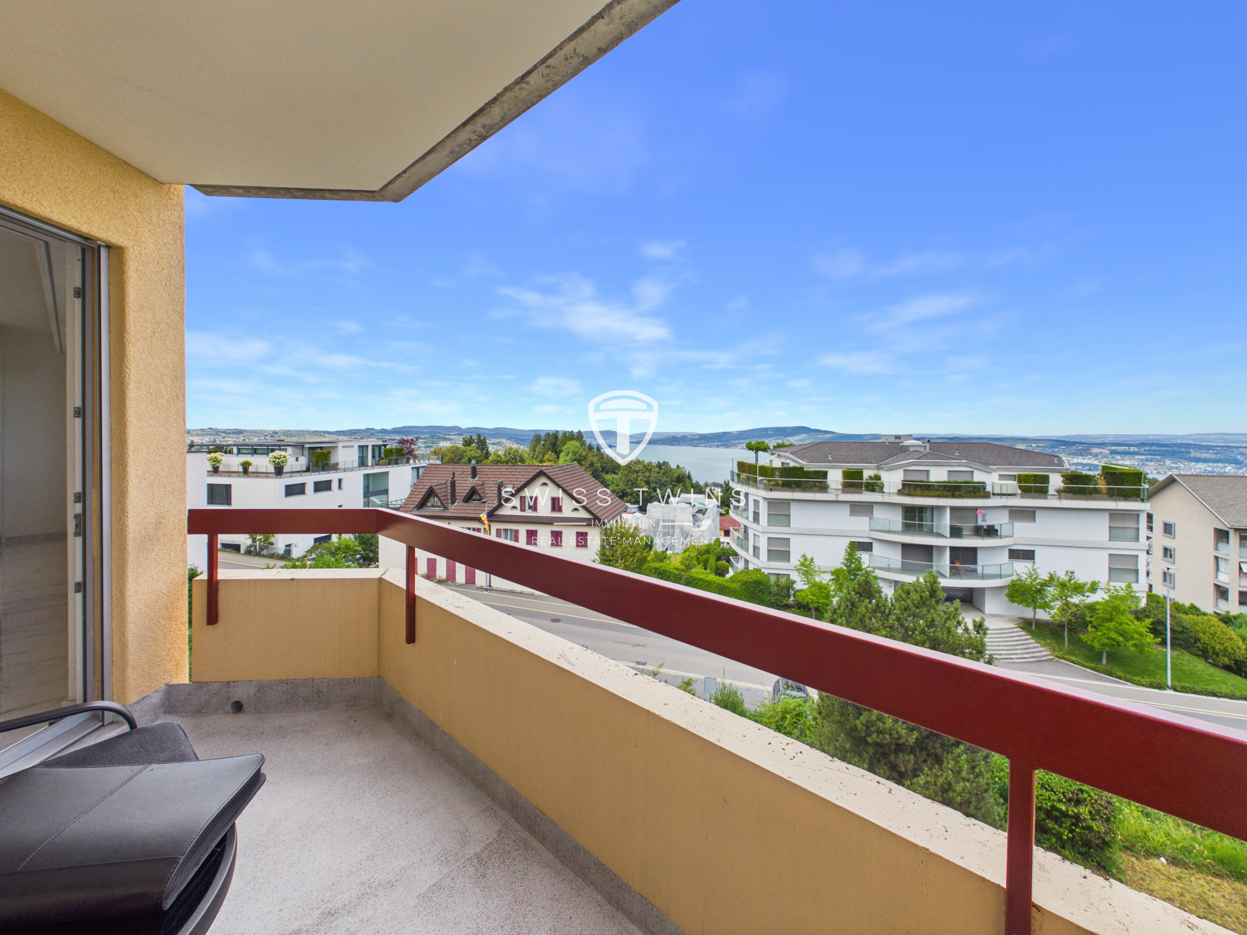 Neu Renovierte 3,5-Zimmer-Wohnung mit Seesicht in Feusisberg mieten - 3