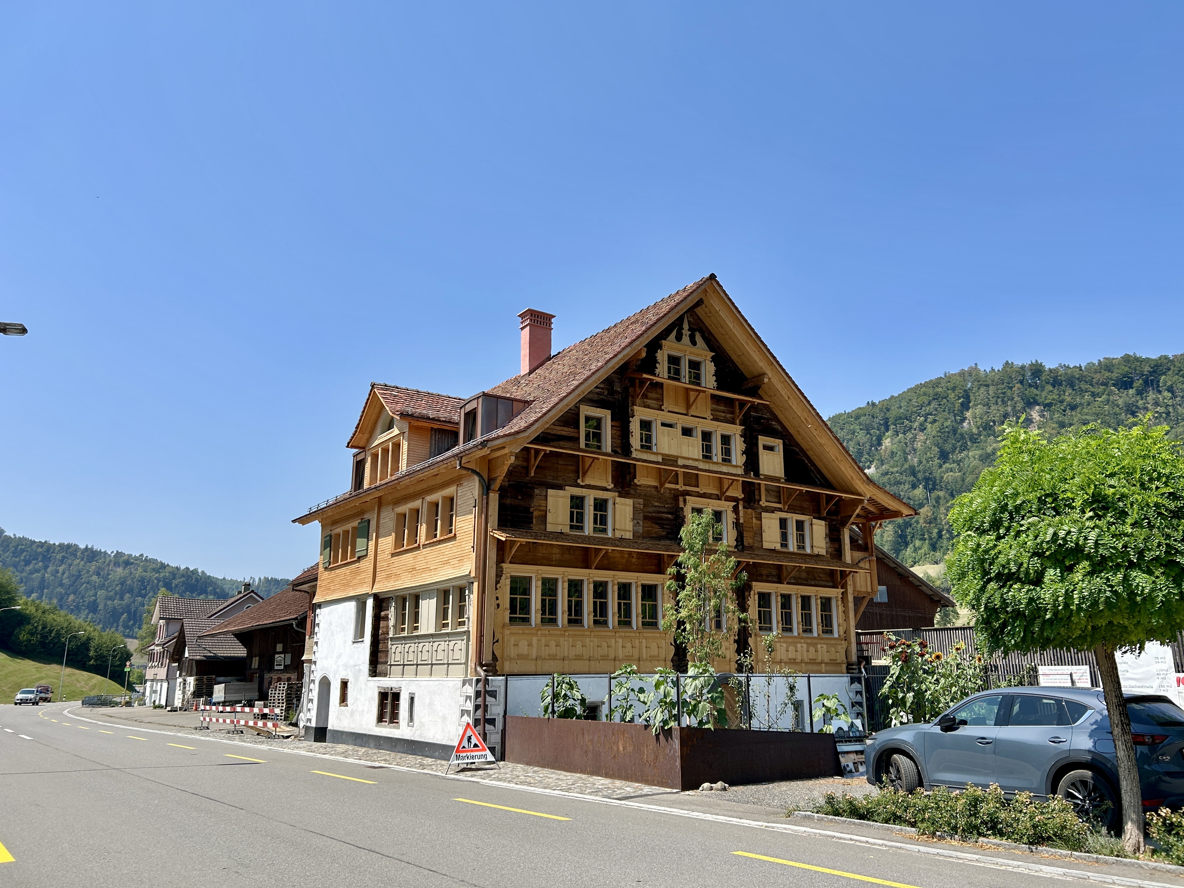 Renditeobjekt / Mehrfamilienhaus der besonderen Art - Historisches Haus mit 6 neuwertigen Wohnungen plus Studio und Werkstatt - 3