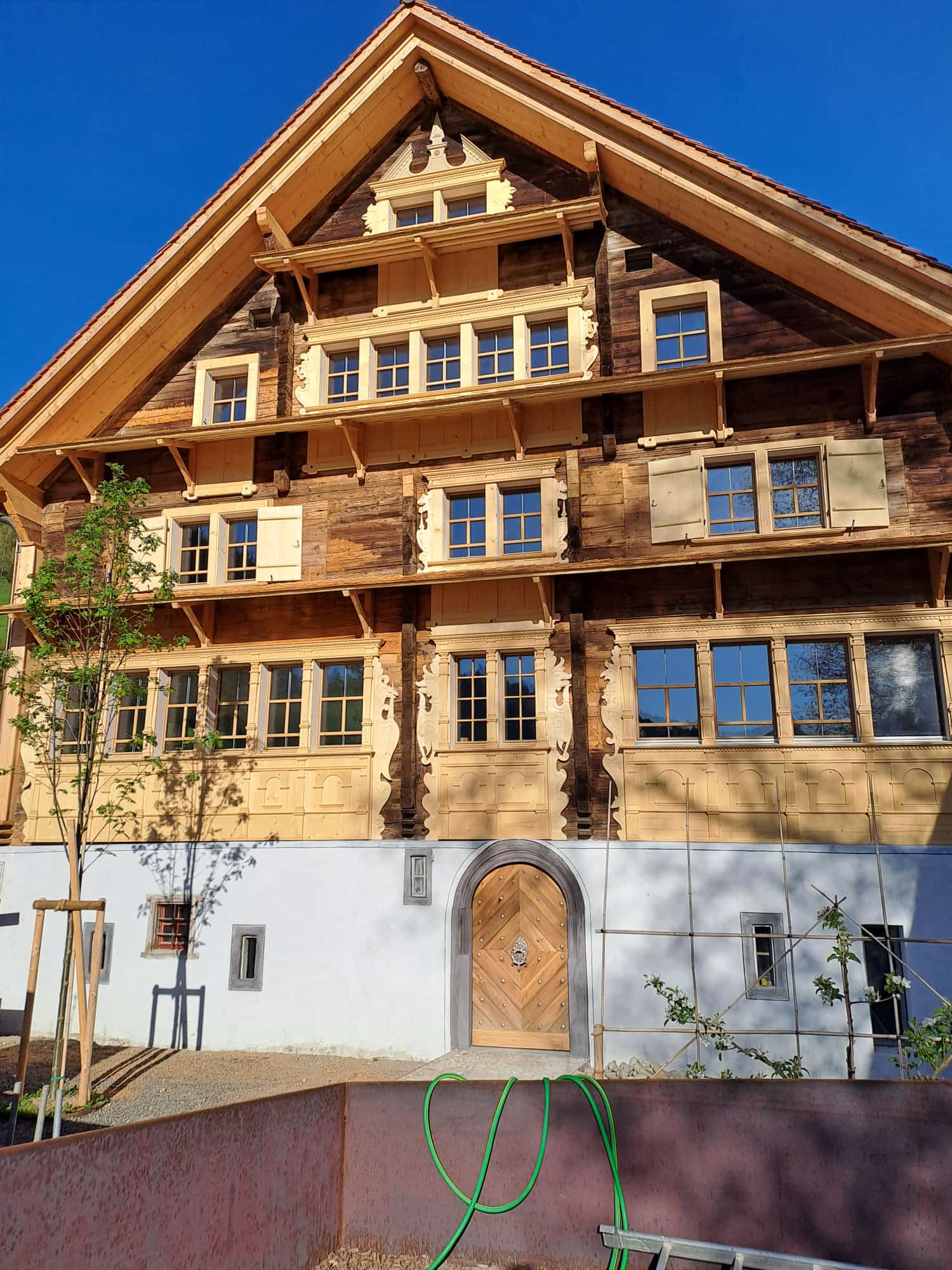 Renditeobjekt / Mehrfamilienhaus der besonderen Art - Historisches Haus mit 6 neuwertigen Wohnungen plus Studio und Werkstatt - 2