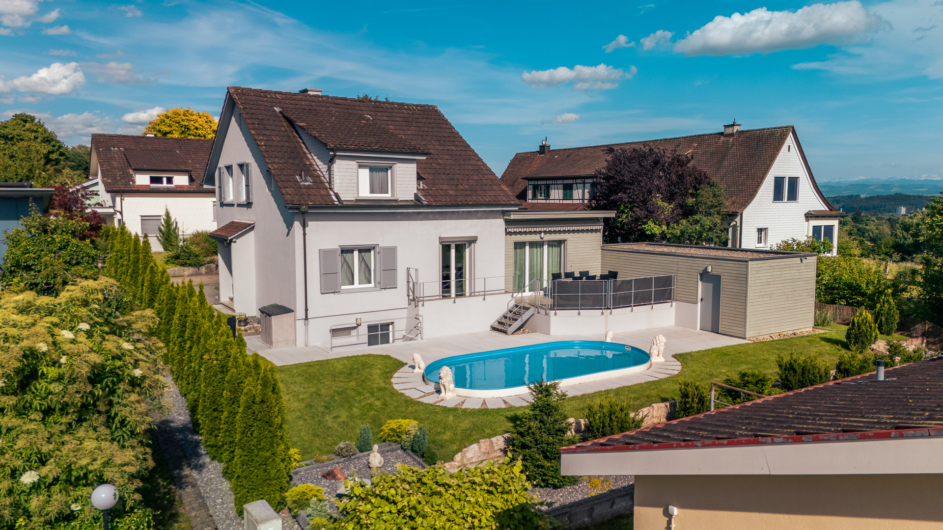 Modernisiertes 5-Zimmer-EFH mit Pool in Langendorf kaufen - 2
