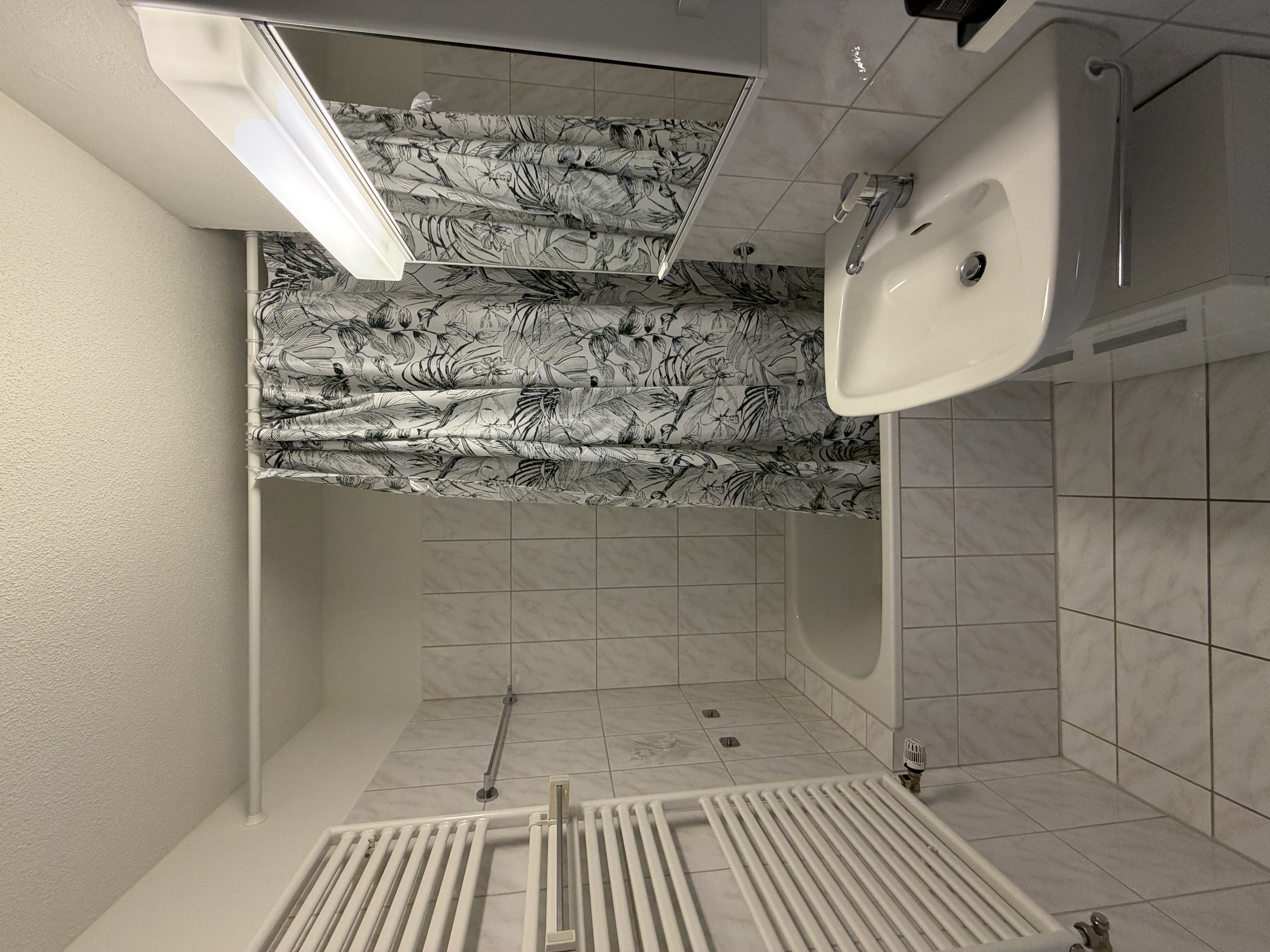 Frisch renovierte 2.5-Zimmer-Wohnung mit Balkon in Litzirüti - 2