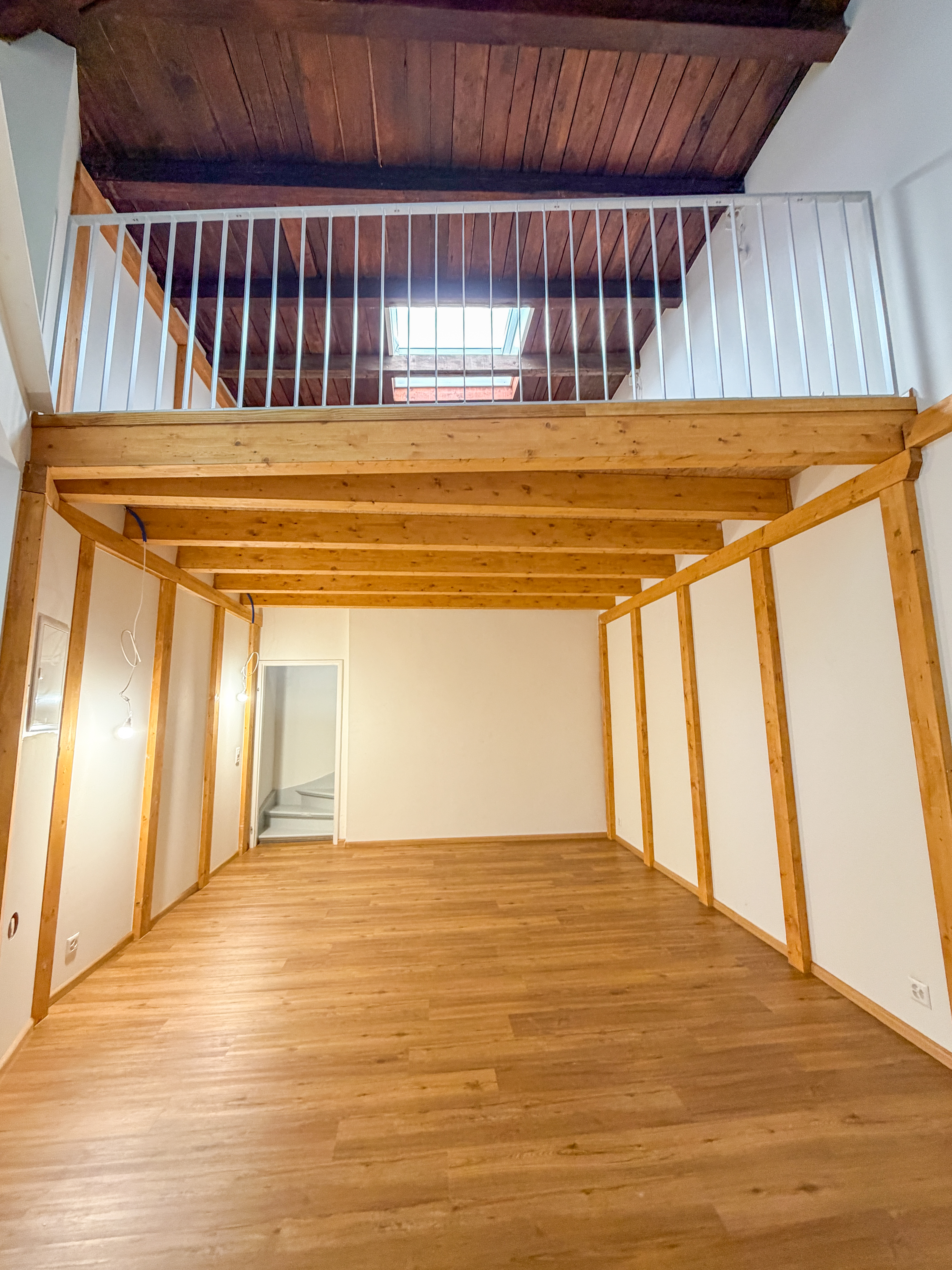 Charmanter Gewerberaum mit Galerie in Basel - frisch renoviert im Hinterhaus - 2