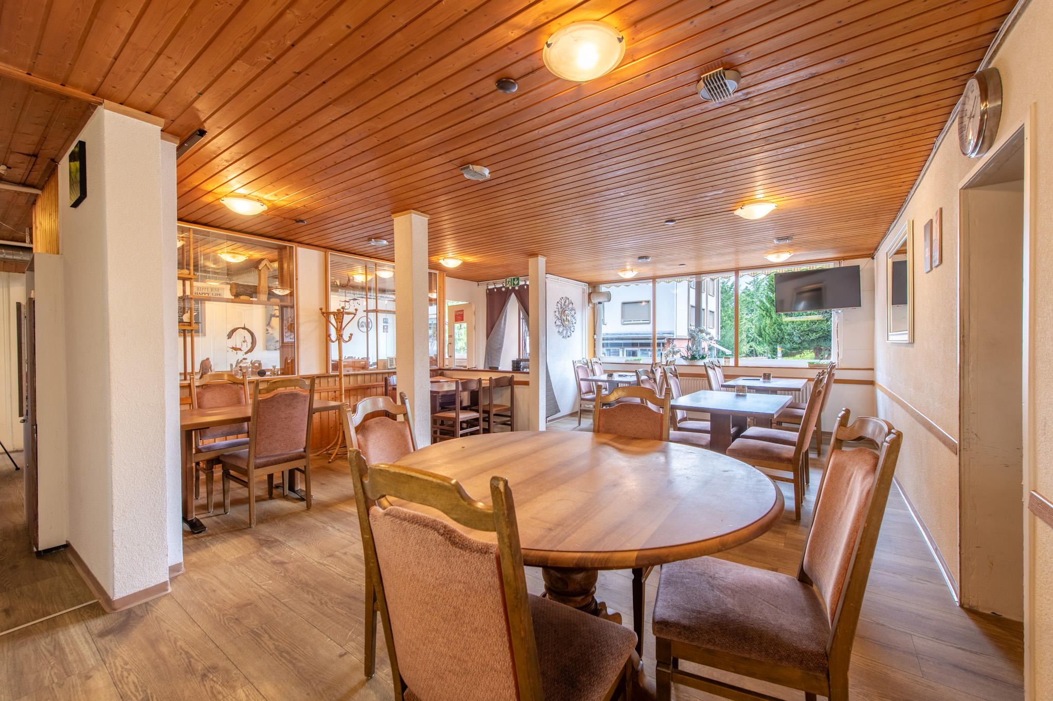 Wo Wohnen auf Gewerbe trifft – Vielseitige Liegenschaft mit Restaurant & Lagergebäude - 2