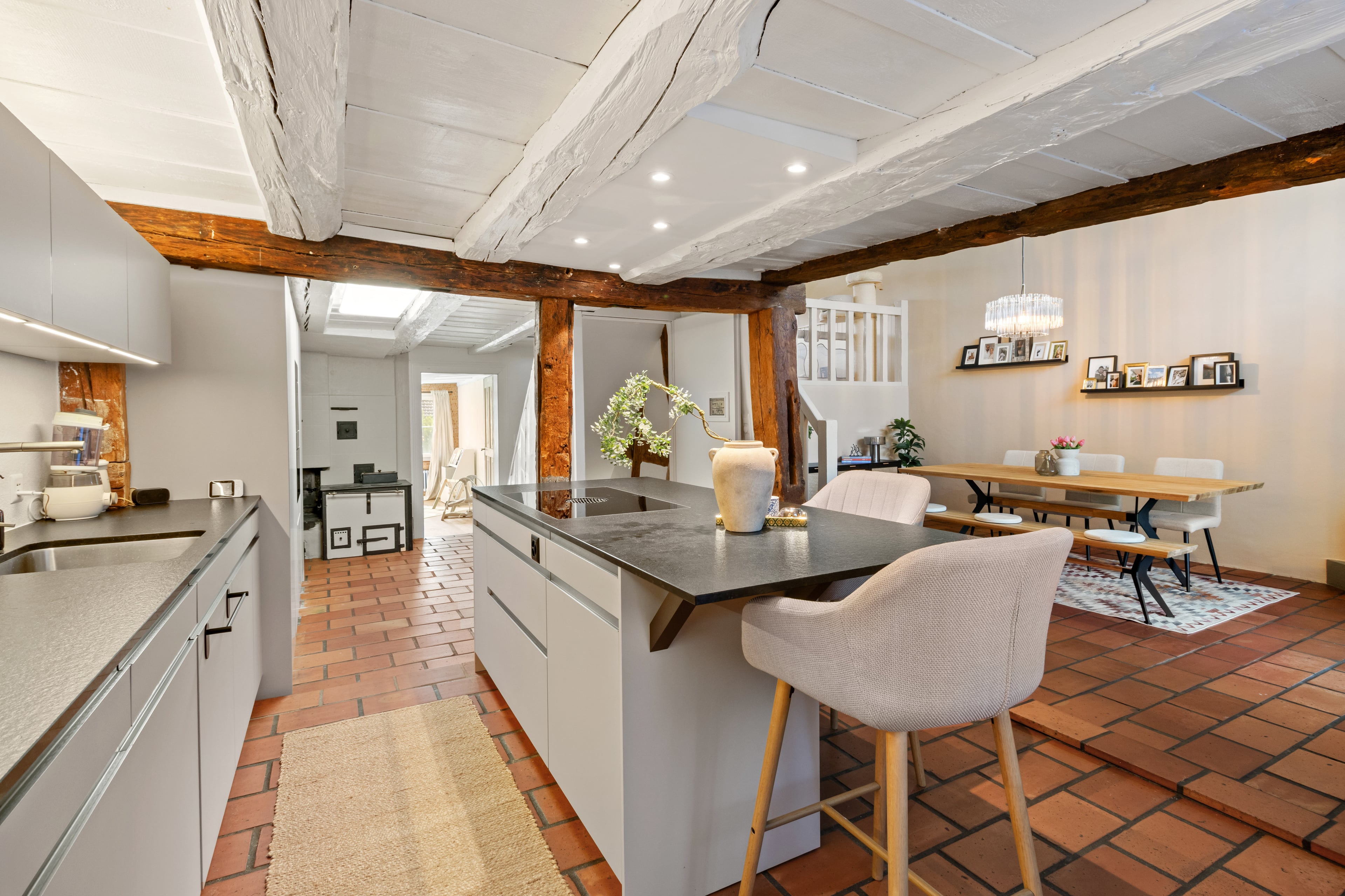 7-Zimmer Reihenhaus mit Charme in Wilchingen kaufen - 2