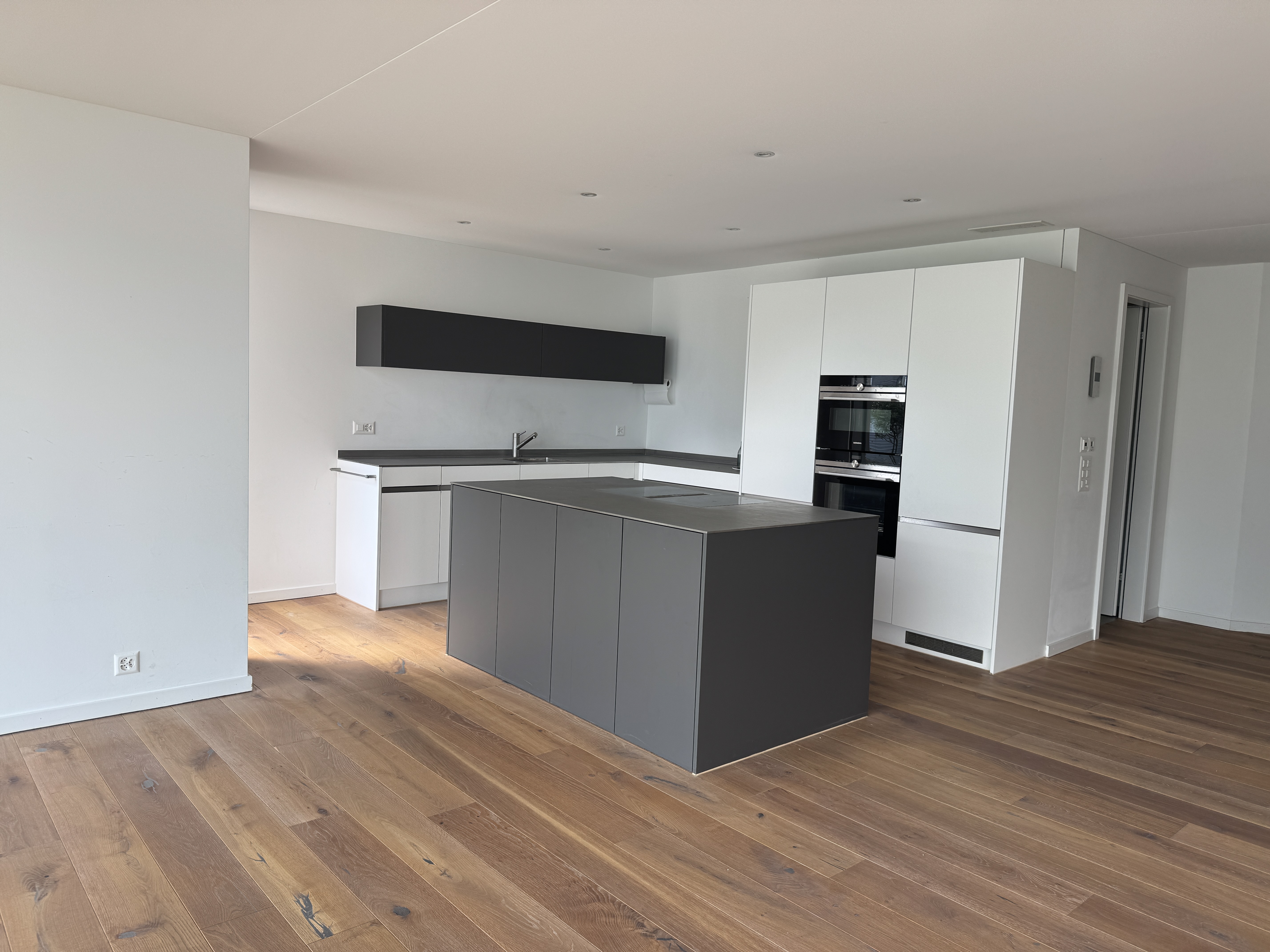 Grosszügige 4½-Zimmer-Wohnung mit Seesicht und sonnigem Balkon in Ennetbürgen mieten - 2