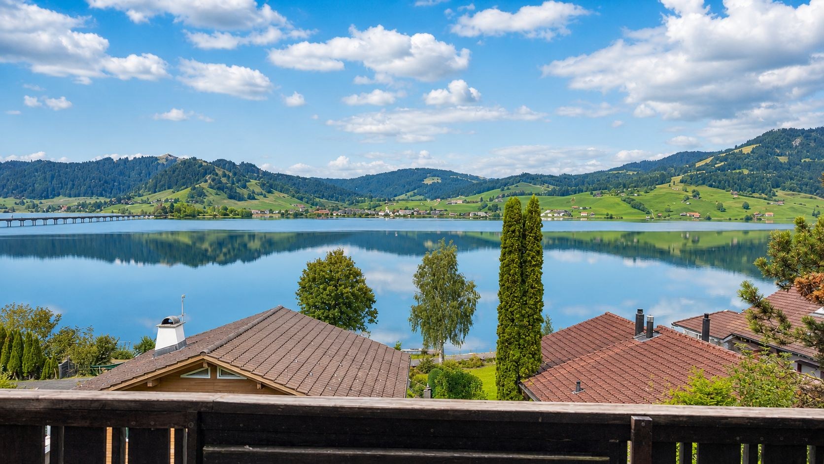 FERIENHAUS MIT SENSATIONELLER SEE- UND BERGSICHT - 2