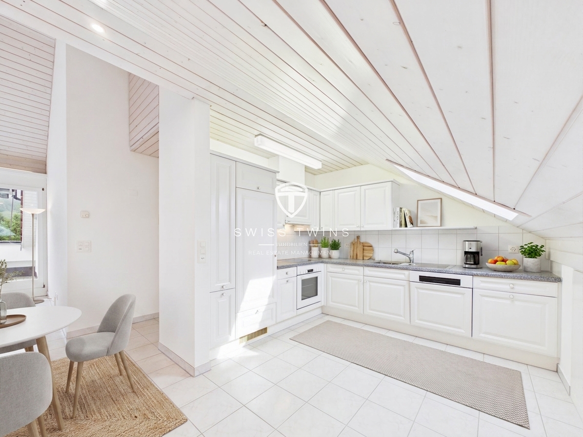 Frisch renovierte 2-Zimmer-Dachwohnung mit Balkon in Buttikon - 3