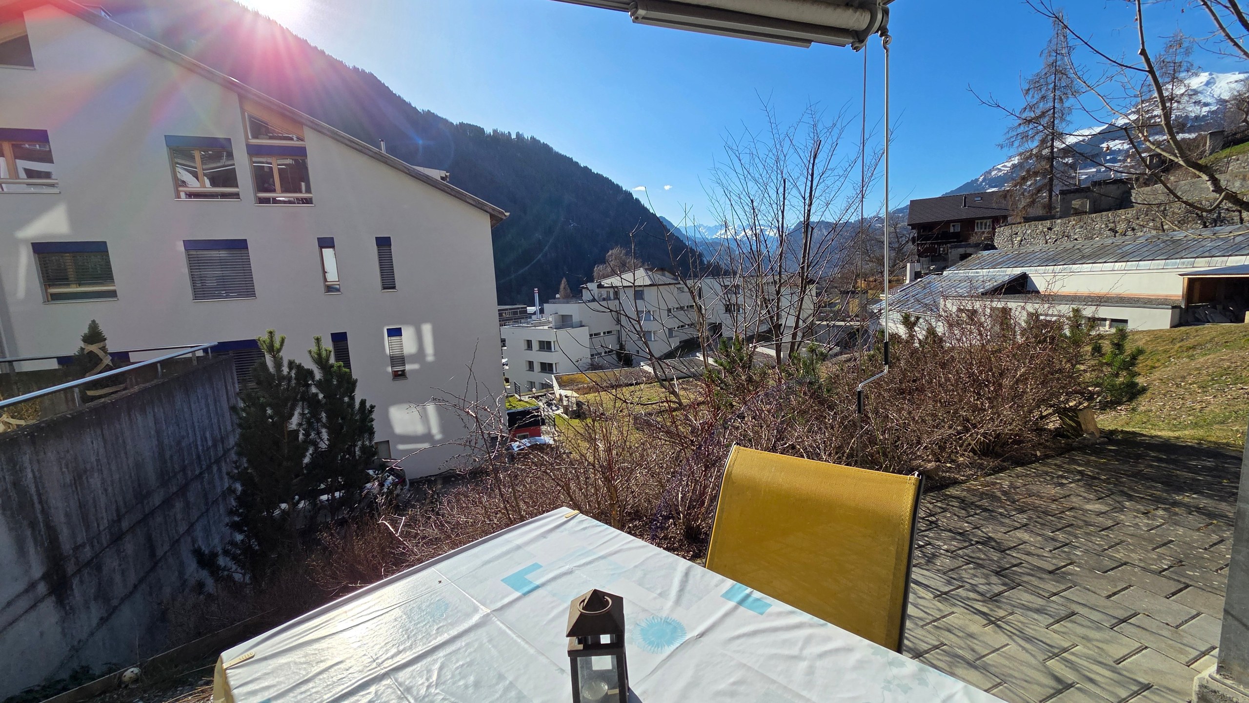 3.5-Zimmer-Gartenwohnung mit Bergsicht in Schiers - 1