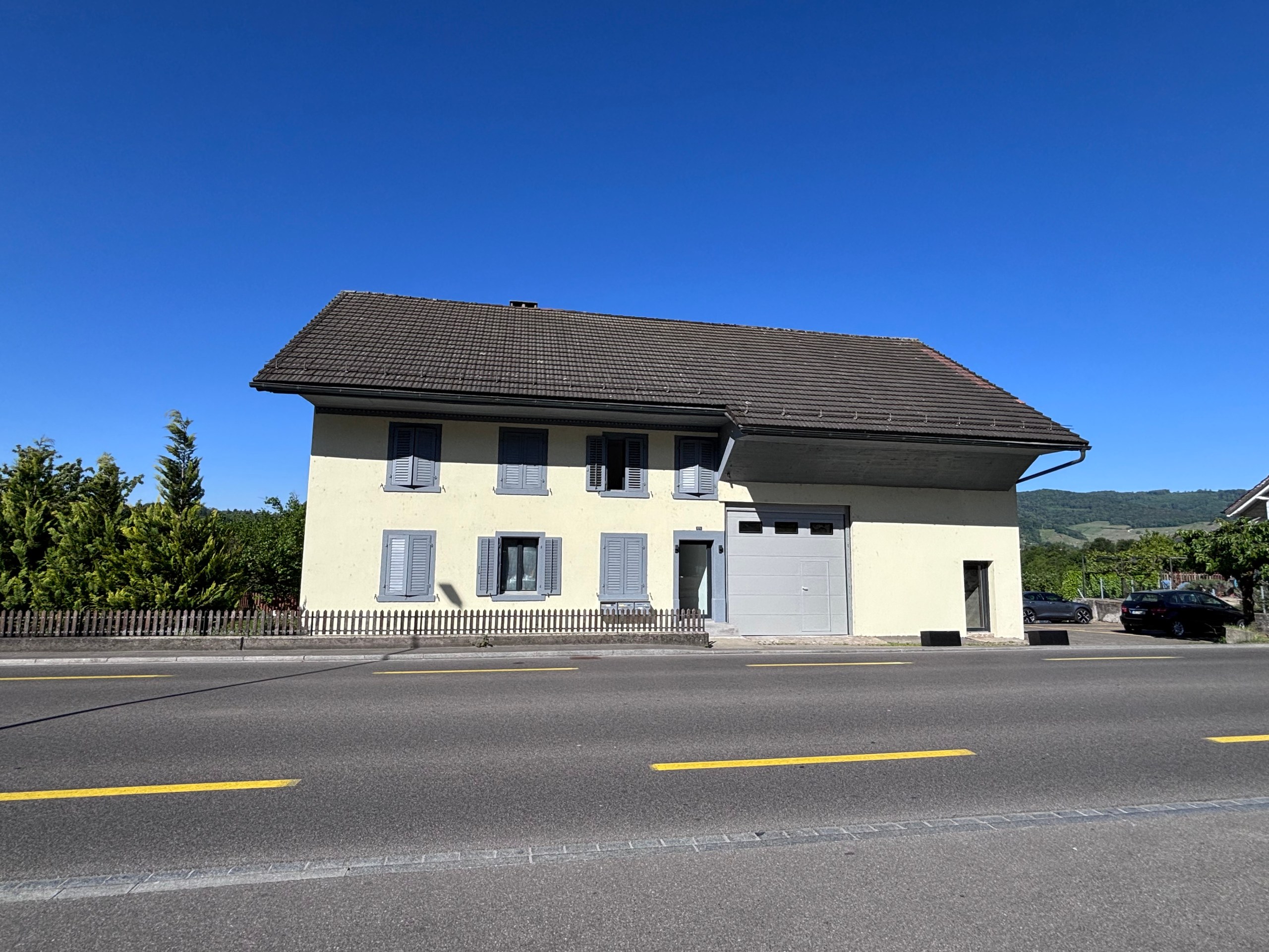 Mehrfamilienhaus mit 3 Wohneinheiten und Gewerbe – frisch saniert - 2