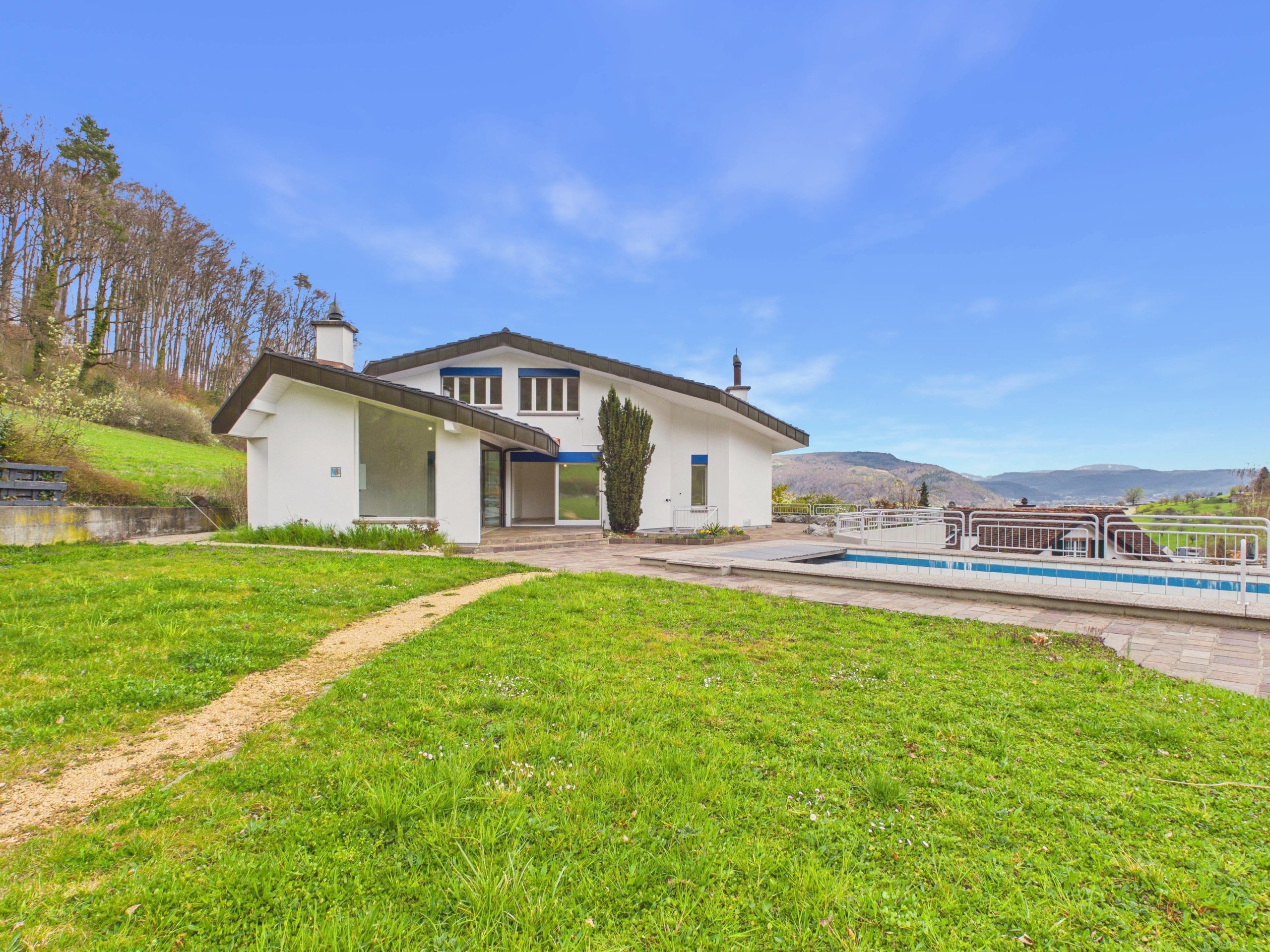 6.5-Zimmer-Villa mit Pool und Aussicht in Frenkendorf kaufen - 2
