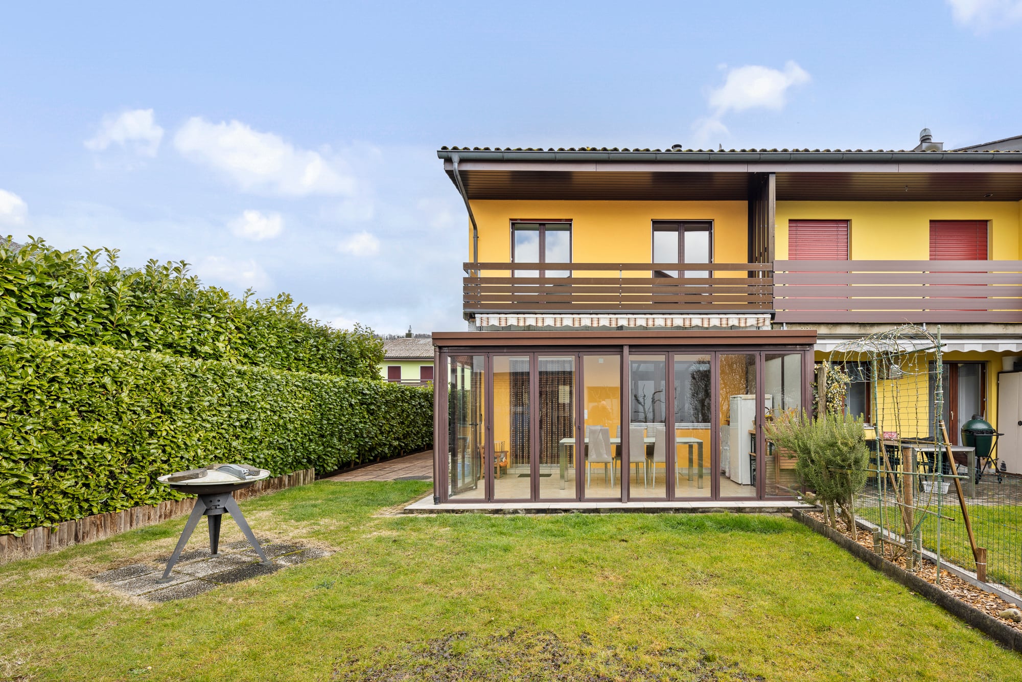 Familienfreundliches Wohnerlebnis mit Garten und Wintergarten - 2