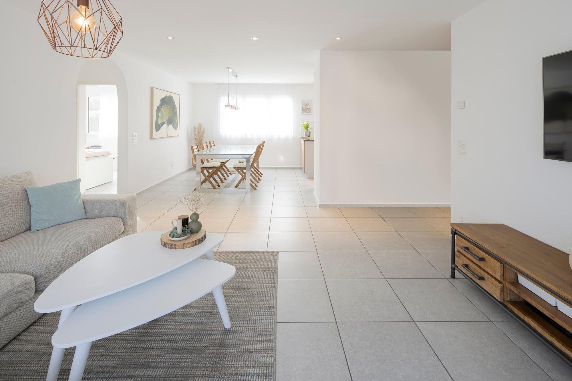 Moderne Familienwohnung mit traumhafter Gartenoase - 2
