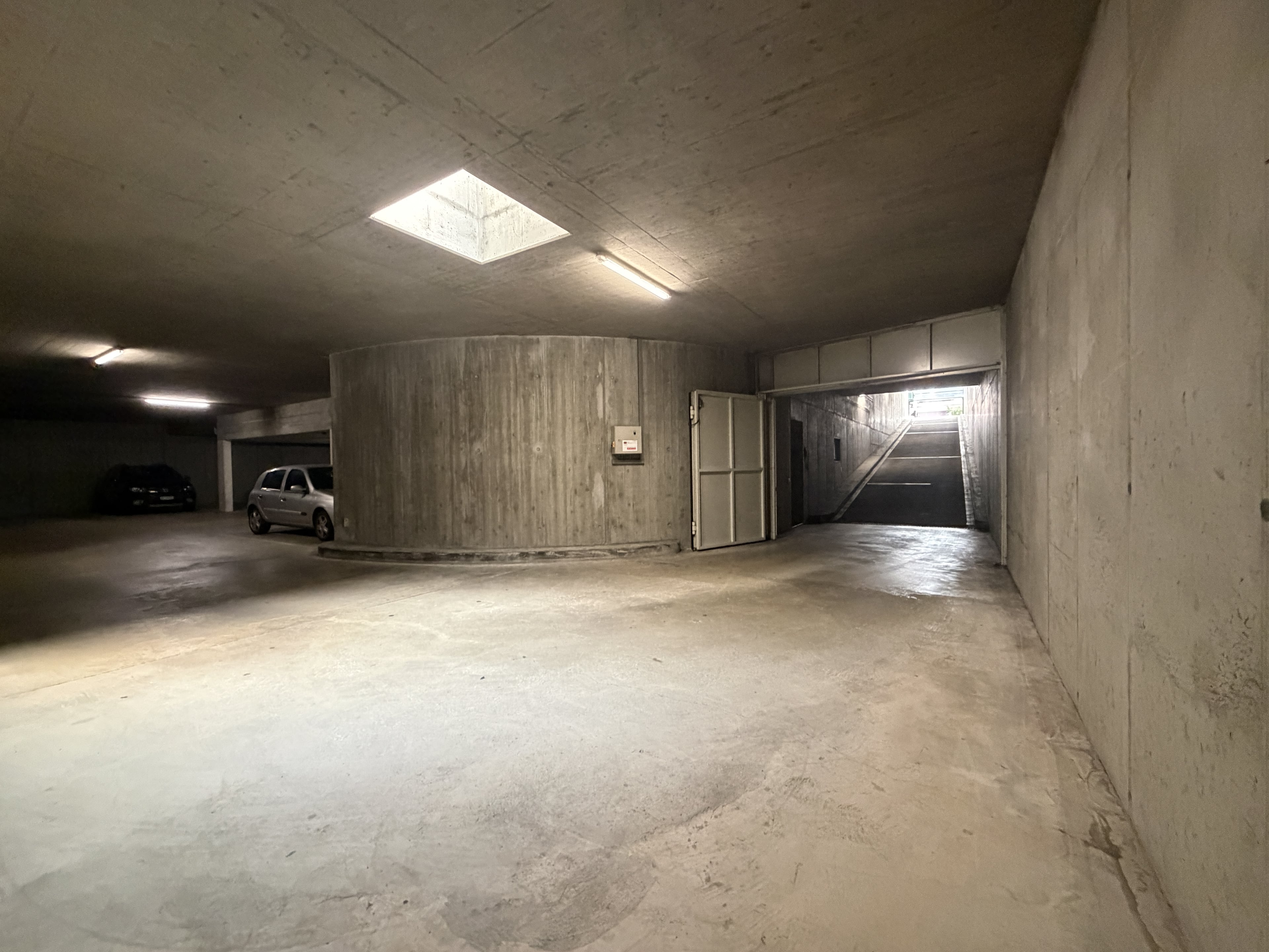 Tiefgaragenplatz mit gesicherter Zufahrt in Basel mieten - 2