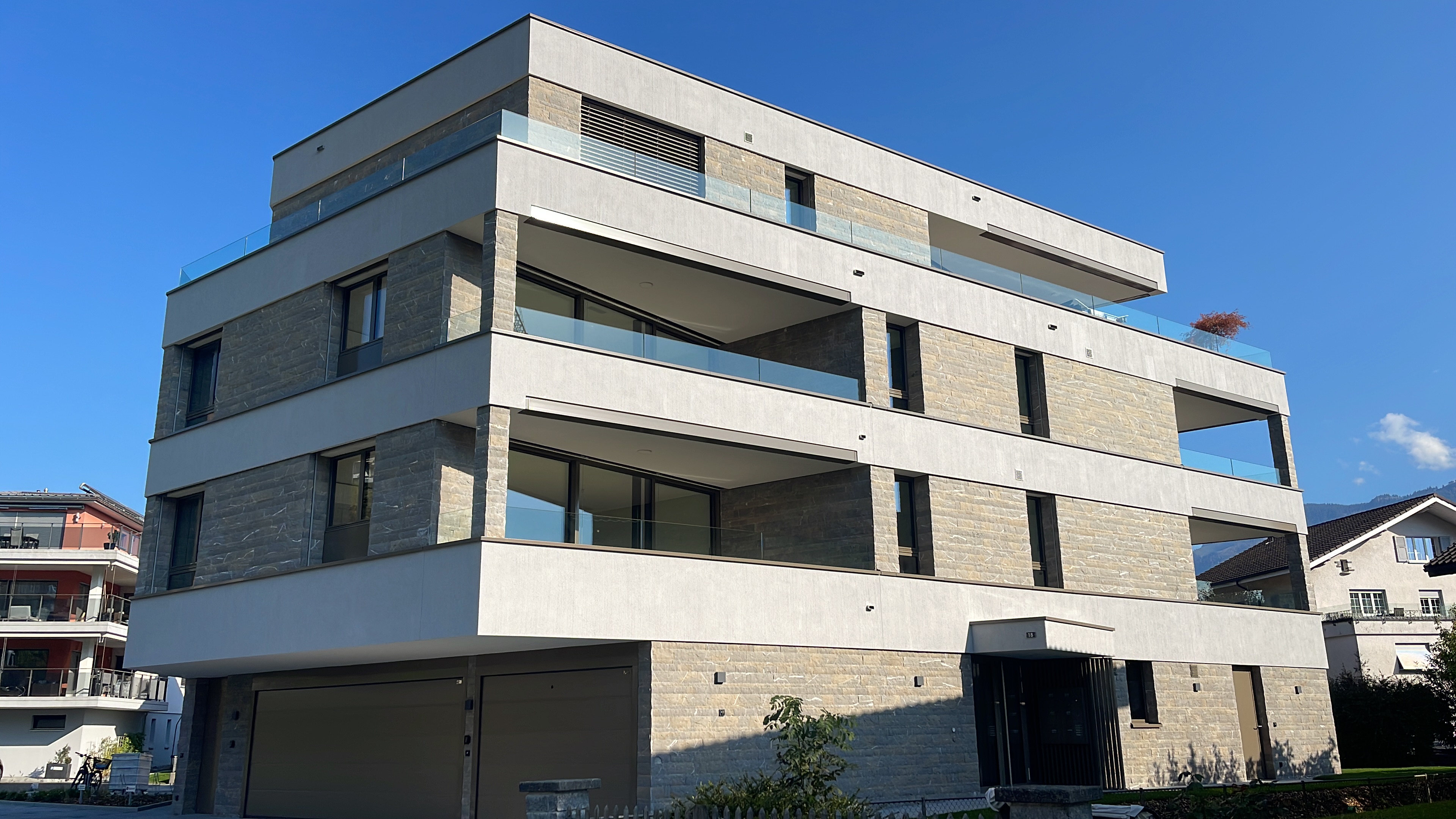 Neuwertig wohnen in Ennetbürgen – moderne 3.5-Zimmer-Wohnung mit Balkon - 2