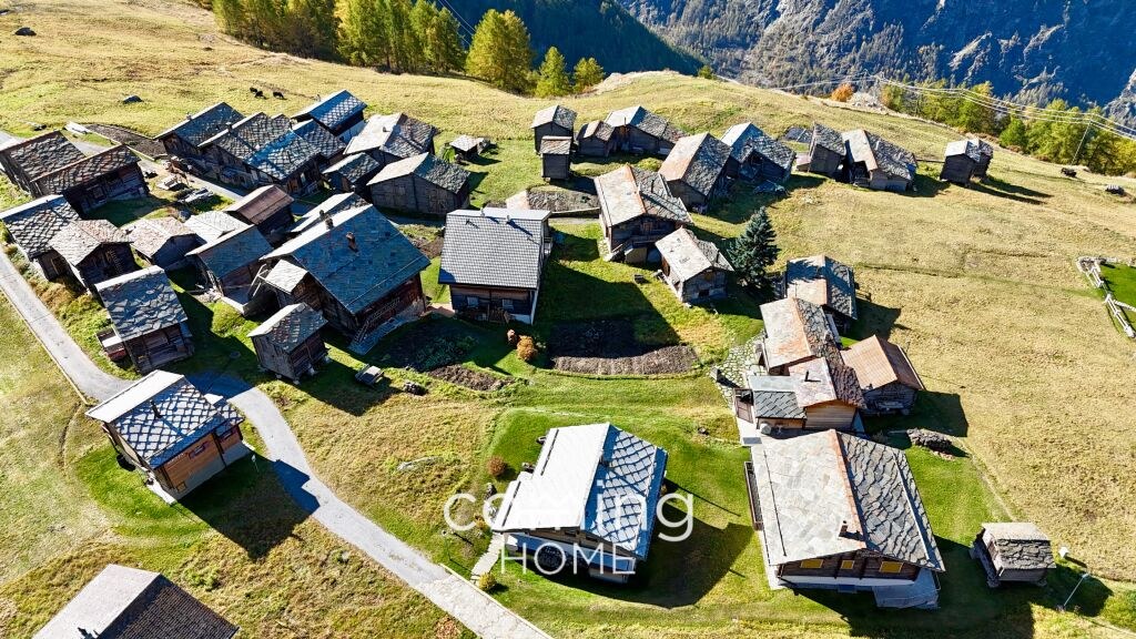 Vollerschlossenes Baugrundstück in Gspon — 272 m², Wohnzone W1, Luftseilbahn ganzjährig - 3