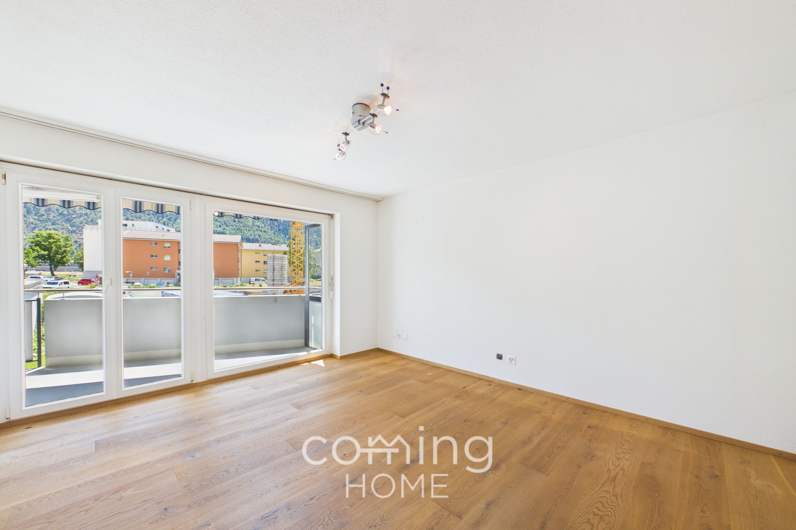 Gepflegte 4.5 Zimmerwohnung in Steg-Hohtenn mit sonnigem Balkon und Bergsicht - 2