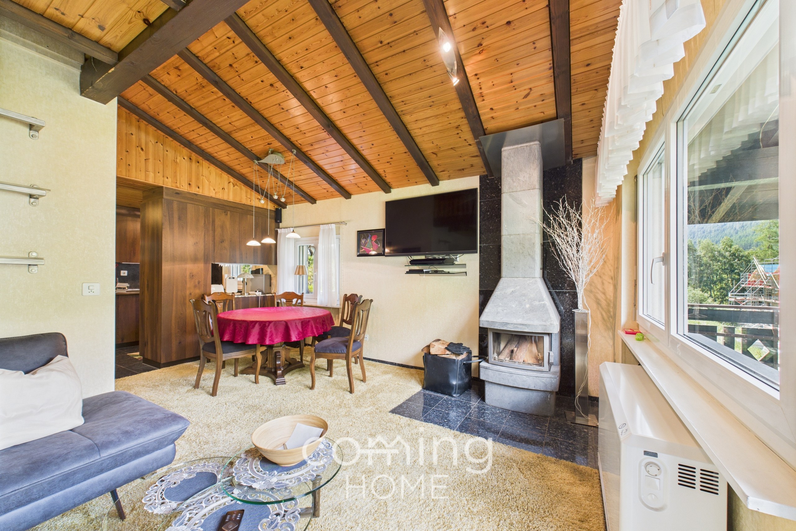 Charmante 2.5-Zimmer-Wohnung in Saas-Grund – Mit Cheminée, Bergsicht & grossem Balkon - 2