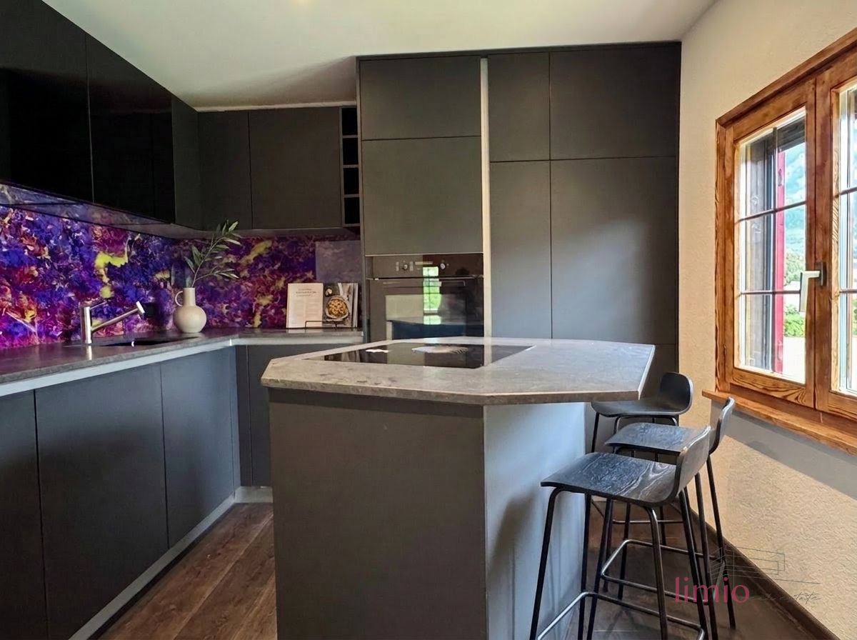 9-Zimmer-Chalet: Komplett renoviert, mit Stall und grossem Grundstück in Haldenstein kaufen - 3