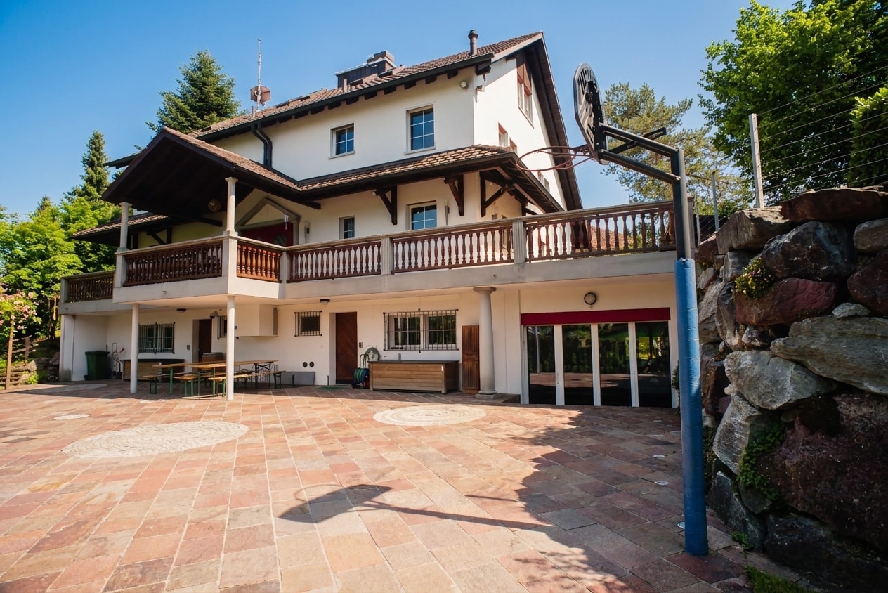 Landvilla mit Wellnessoase und Parkanlage - 2