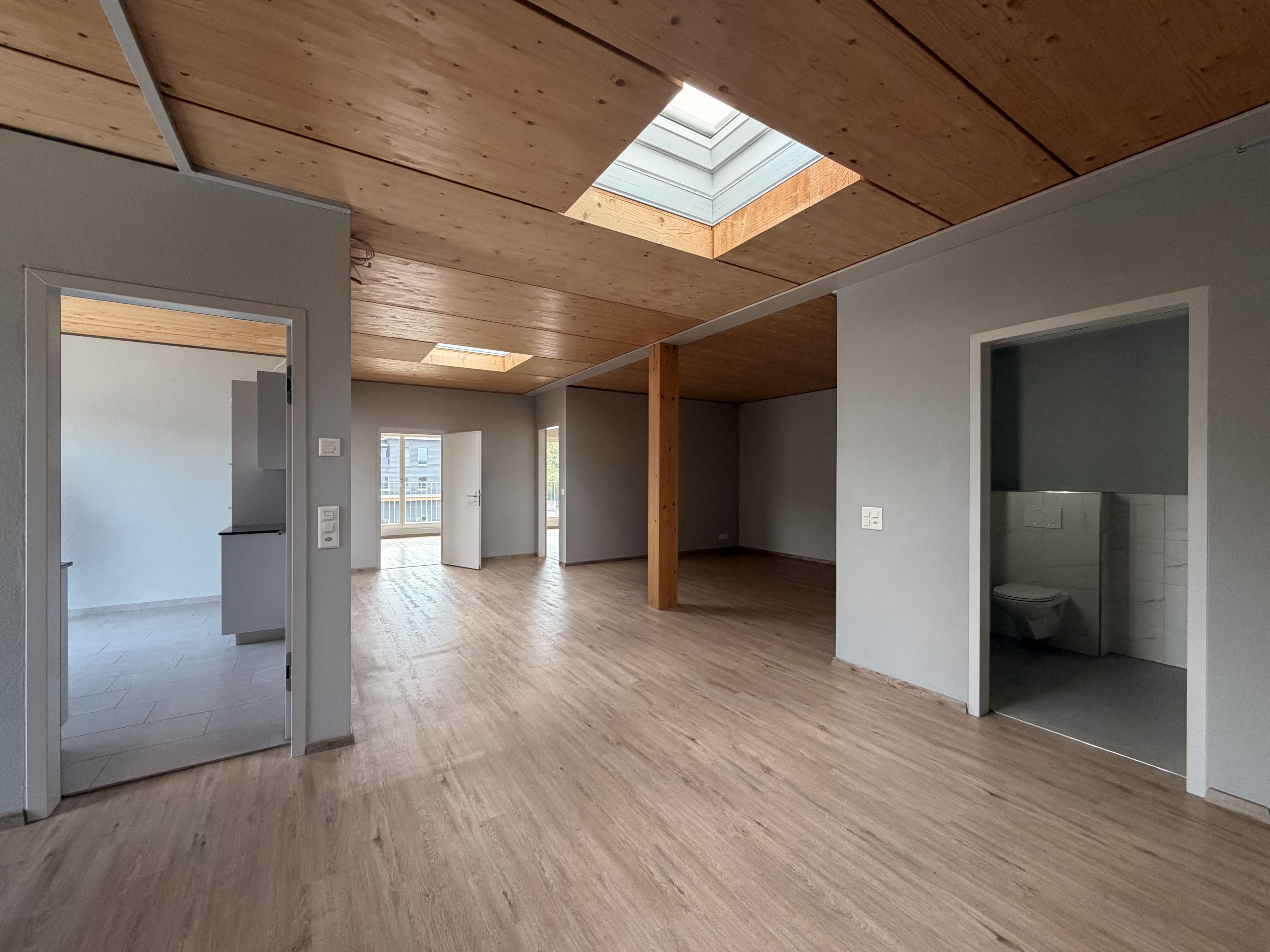 4.5-Zimmer Büro/Praxis mit Lift in Würenlos  - 3