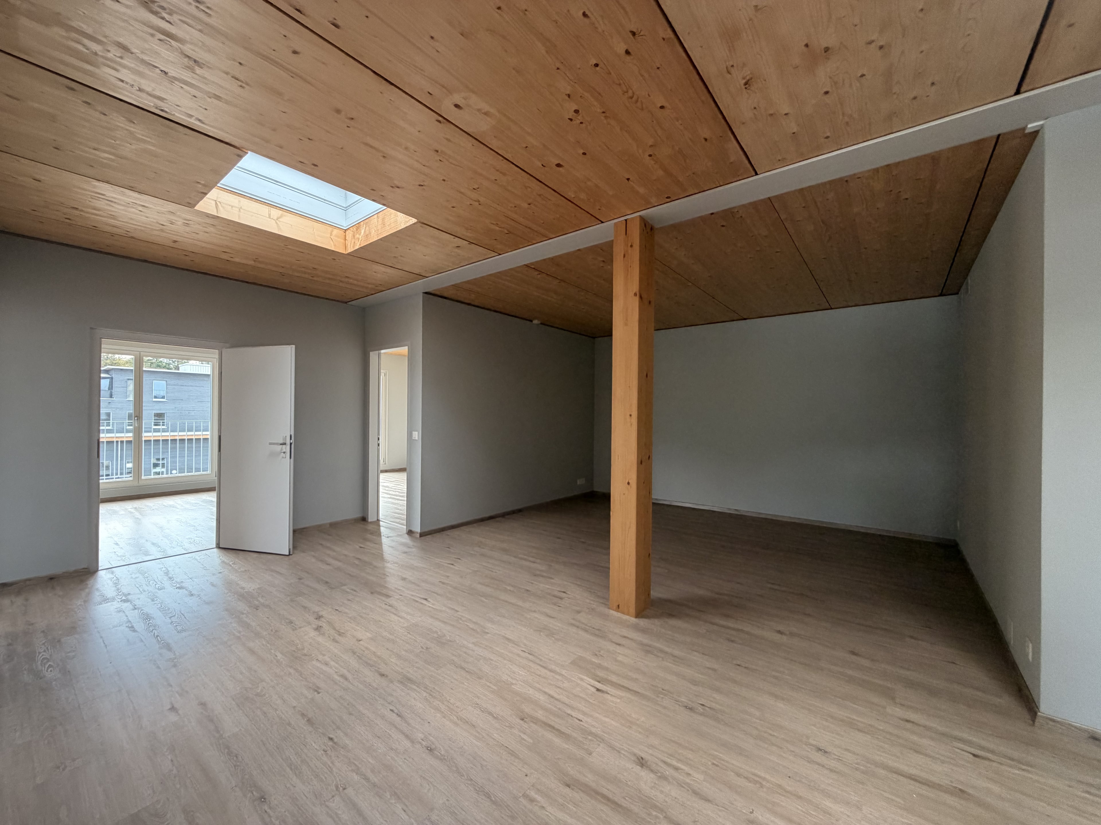 4.5-Zimmer Büro/Praxis mit Lift in Würenlos  - 2