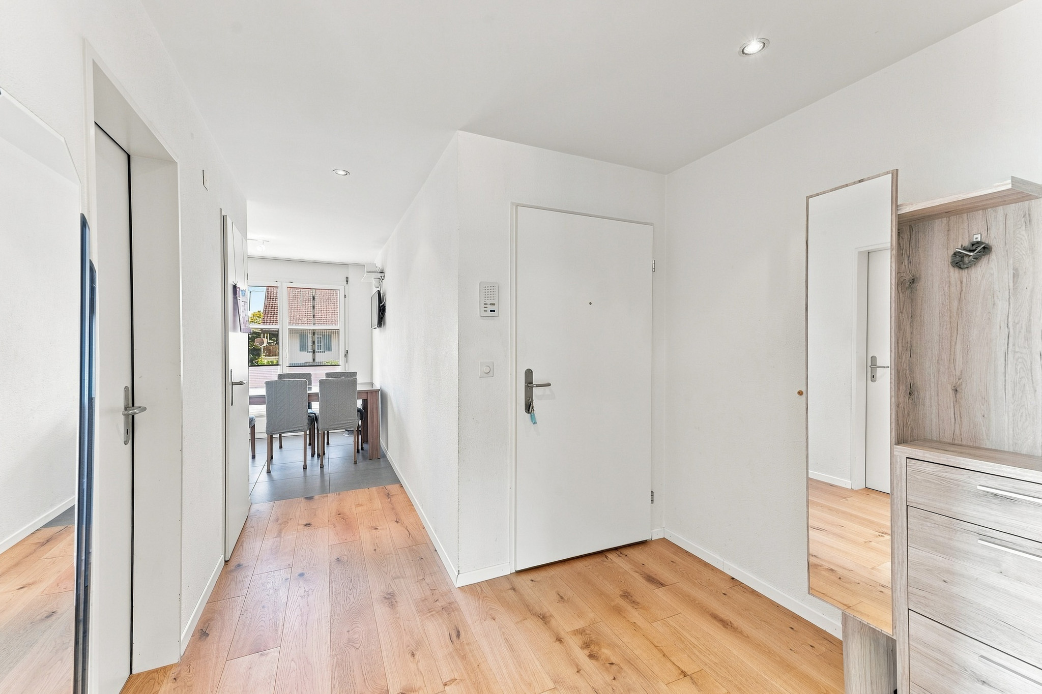 4.5-Zimmer-Etagenwohnung mit Cheminée inkl. Carport in Jonen - 2