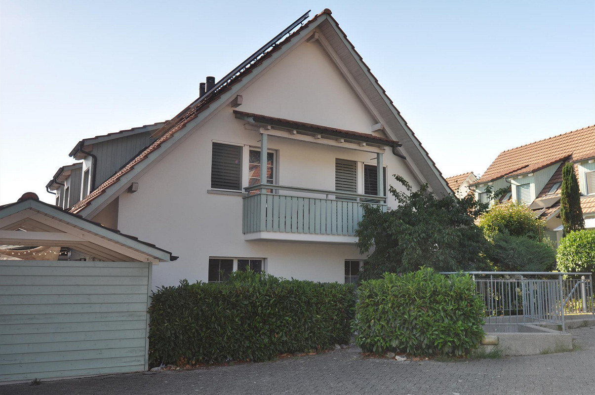 5.5-Zimmer-Doppeleinfamilienhaus mit Pool in Rumlikon - 2