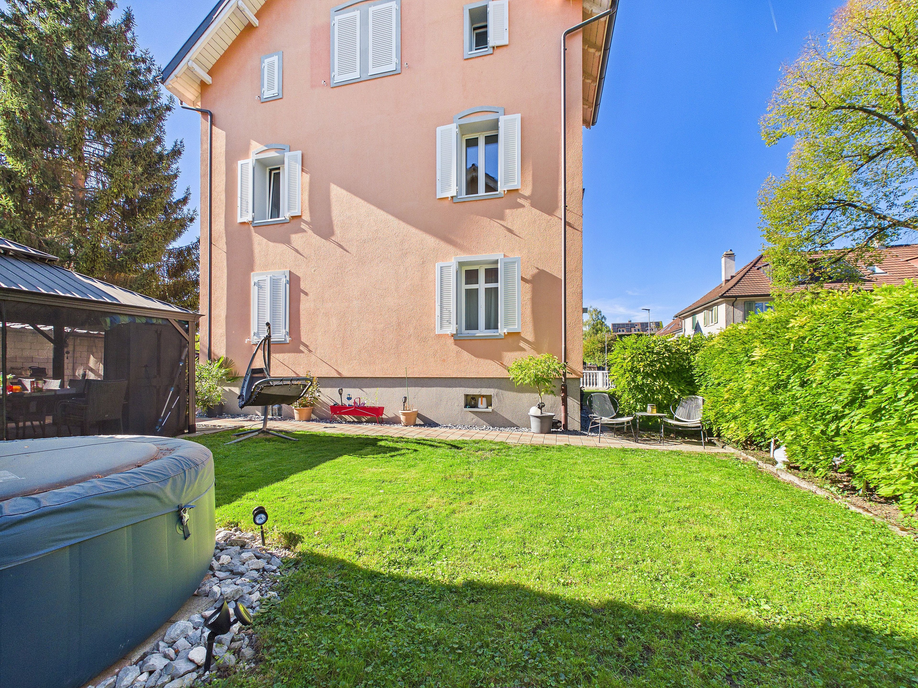 Familienleben auf drei Etagen in Seenähe - mit Einliegerwohnung und grossem Garten! - 2